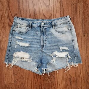 American Eagle Women's 14 Distressed Light Wash Shorts